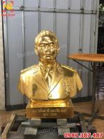 Tượng đồng Đại tướng Võ Nguyên Giáp cao 48cm dát vàng cho công an Quảng Bình