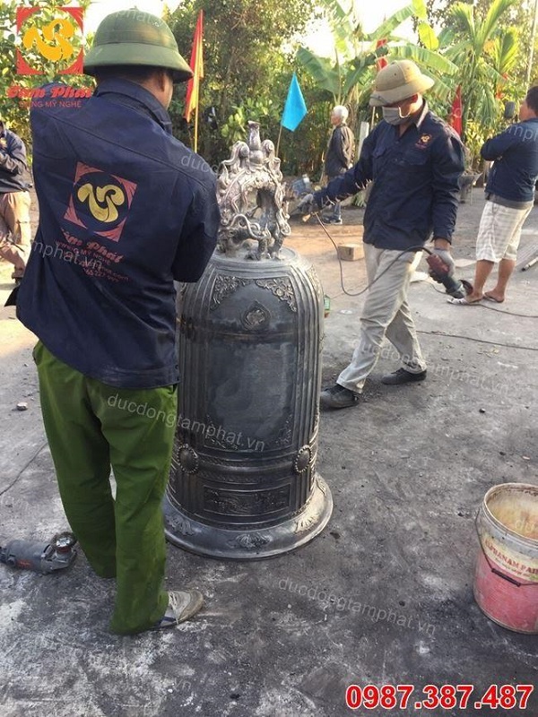 Đúc chuông đồng cao 1m7 nặng 350kg tại Vũ Thư - Thái Bình