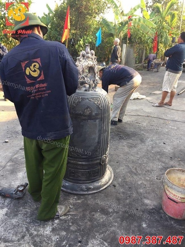 Đúc chuông đồng cao 1m7 nặng 350kg tại Vũ Thư - Thái Bình