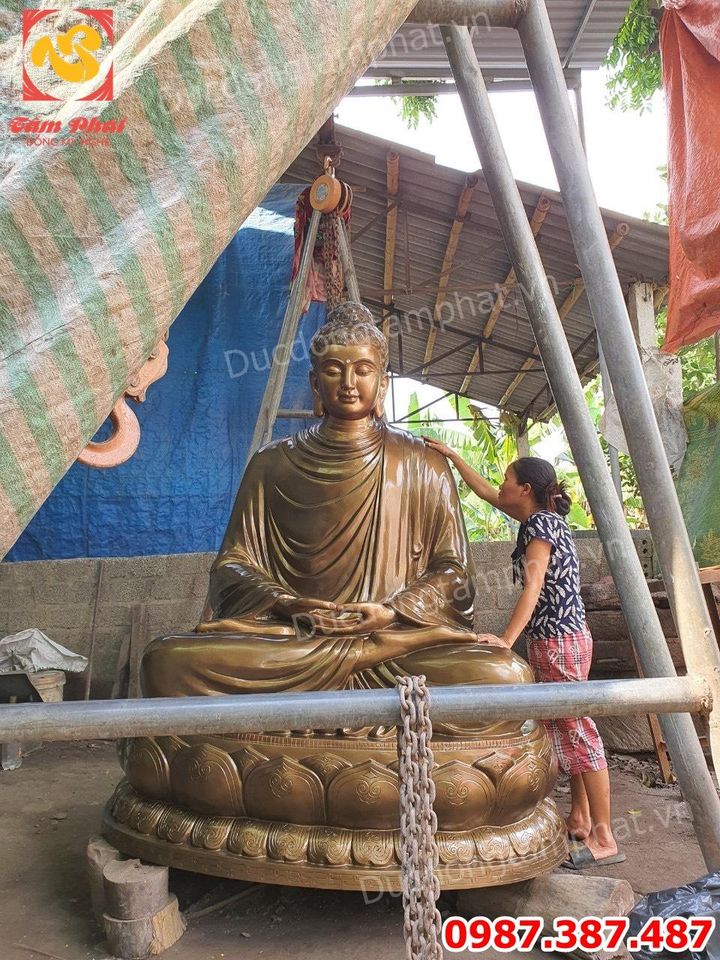Đúc Tượng Phật Thích Ca Mâu Ni bằng đồng cao 2m ngồi đài sen nặng 1,7 tấn