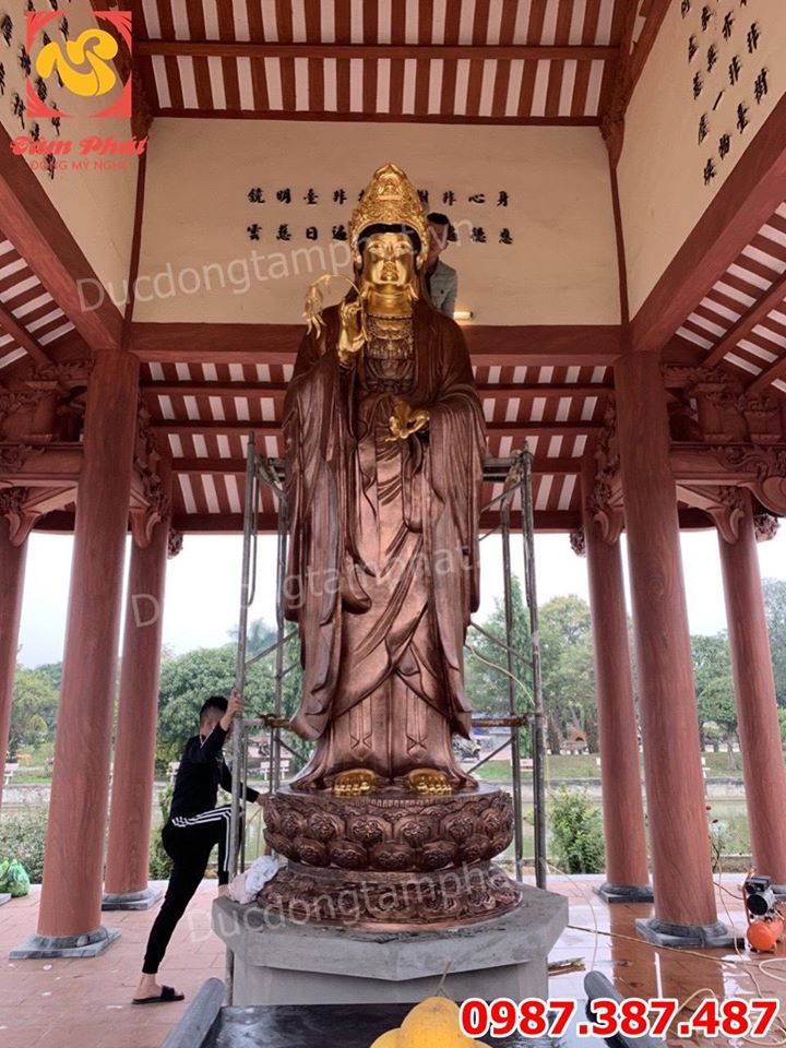 Lắp đặt tượng Quan Âm bồ tát bằng đồng cao 3m nặng 1500kg dát vàng điểm cho chùa.!