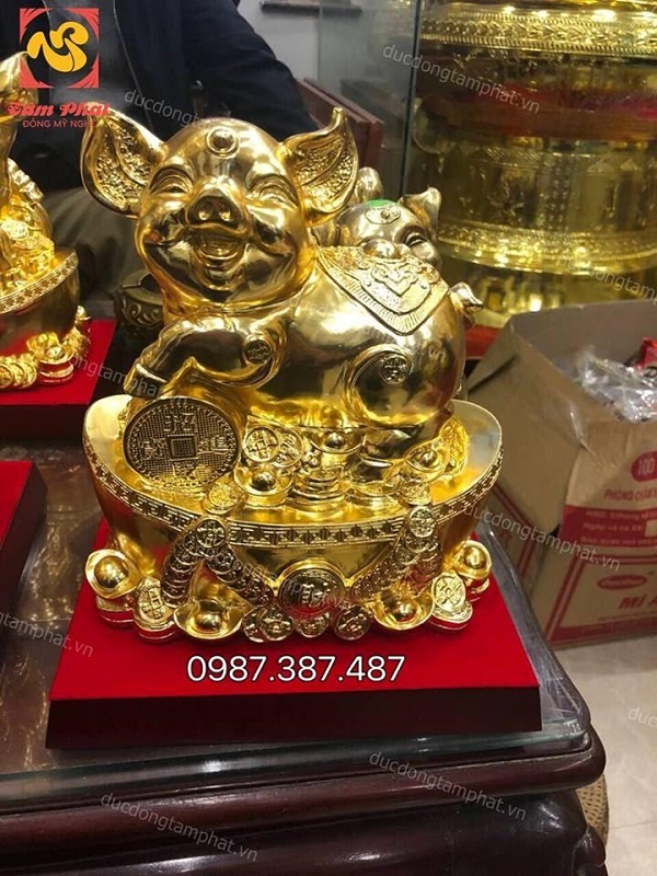 Linh Vật heo phong thuỷ 2019 đứng trên thỏi tiền vàng cao 25cm - mẫu quà tặng Hot 2019