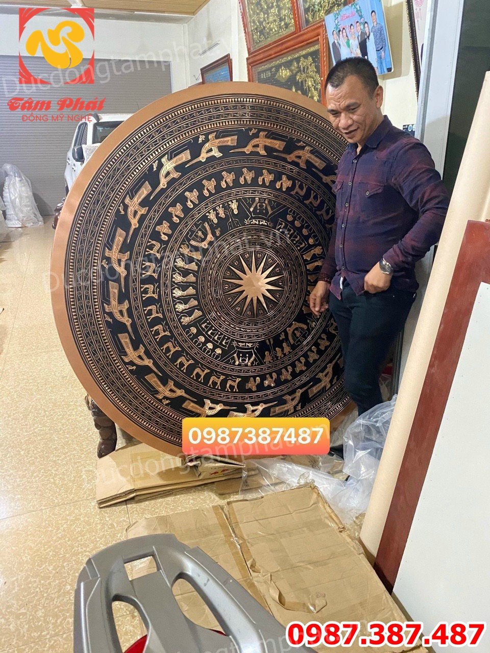 Mặt trống đồng đỏ đường kính 1m6 nặng 200kg bàn giao công an tỉnh Quảng Ninh