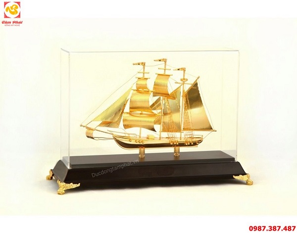 Mô hình thuyền buồm - đồ đồng quà tặng mang ý nghĩa may mắn