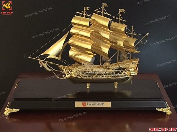 Mô hình thuyền buồm - đồ đồng quà tặng mang ý nghĩa may mắn