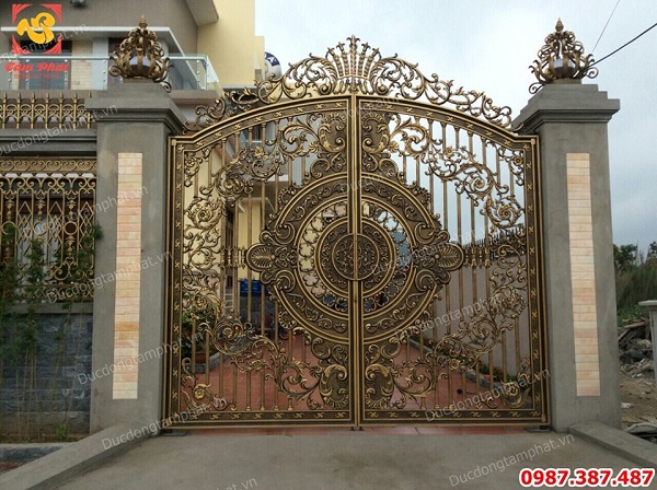 Thi công, thiết kế cổng và lan can bằng đồng cho biệt thự tuyệt đẹp..!