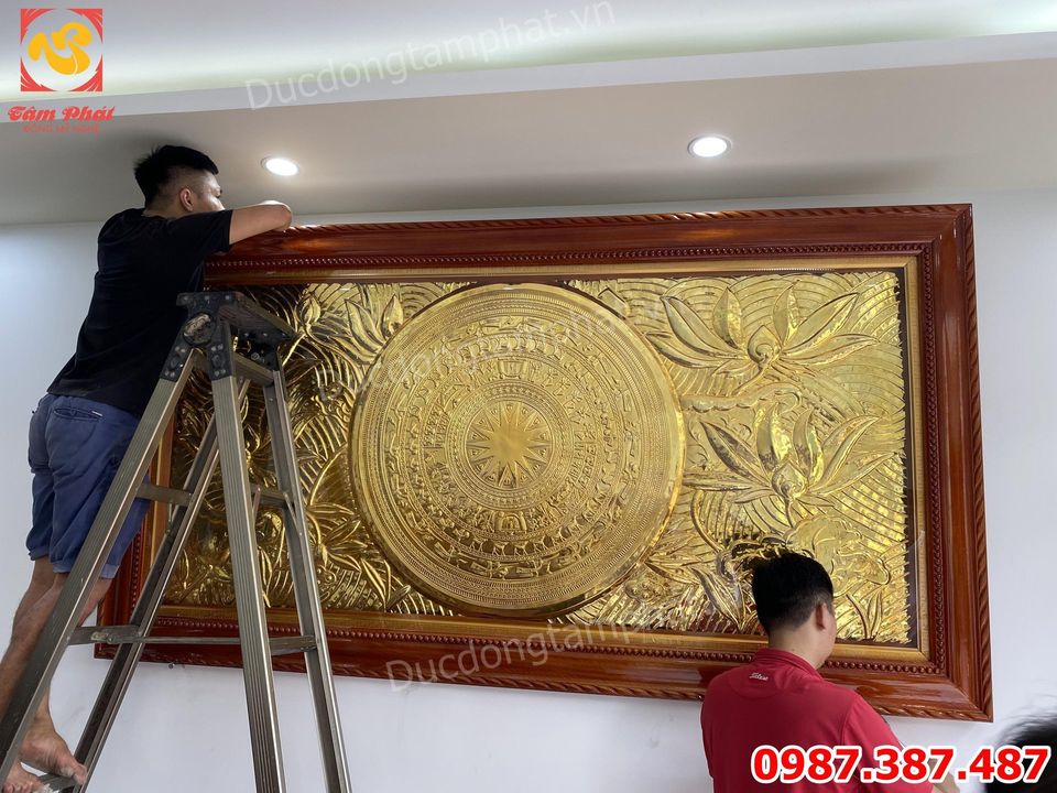 Tranh Đồng Mặt Trống Hoa Sen mạ vàng kích thước 2m55 x 1m35.!