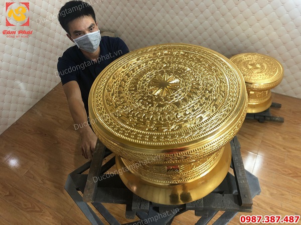 Trống đồng dát vàng lắp đặt và bàn giao cho khách Bắc Ninh