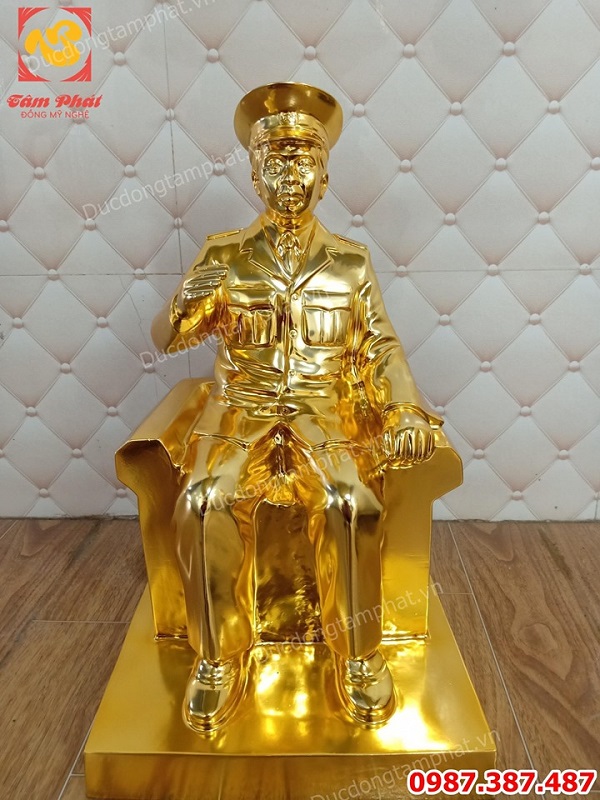 Tượng Đại tướng Võ Nguyên Giáp bằng đồng mạ vàng 24k cao 42cm