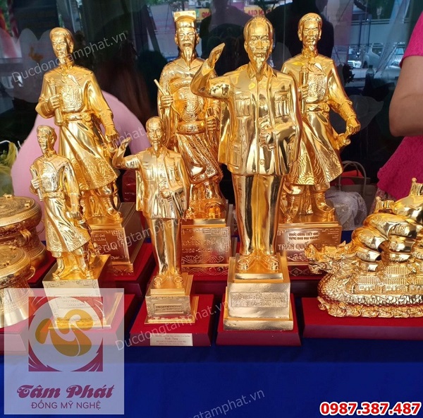 Tượng Nguyễn Trãi bằng đồng mạ vàng 24k cao 50cm