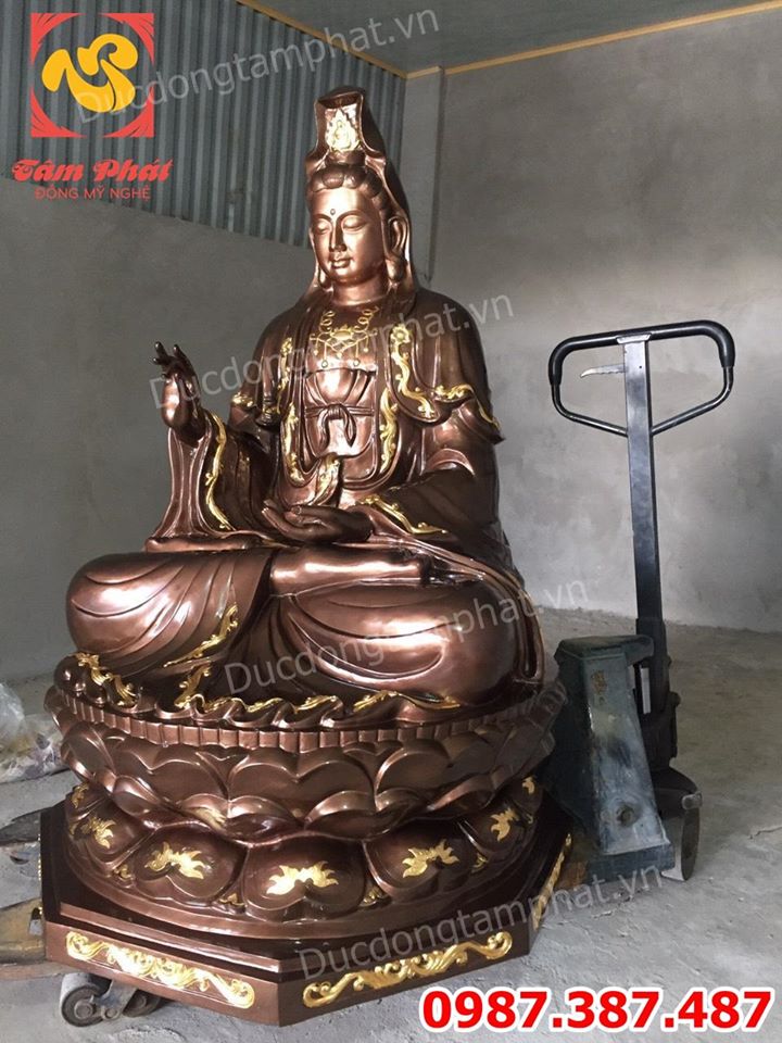 Tượng Phật Quán Âm Bồ Tát cao 1m5 nặng 500kg đúc đồng đỏ điểm vàng 9999