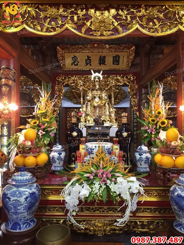 Tượng Trần Quốc Tuấn ngồi ngai cao 1m2 thếp vàng 9999 lắp đặt tại chùa